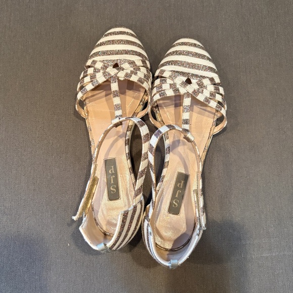 SJP by Sarah Jessica Parker Women’s Meteor Glitter Stripes T-Strap Flats Sz 8 - Picture 5 of 9